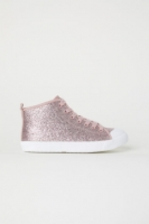  Hi-top trainers 8.00 €