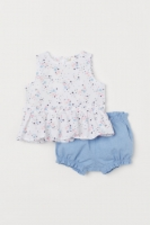  Peplum top and puff pants 5.00 €