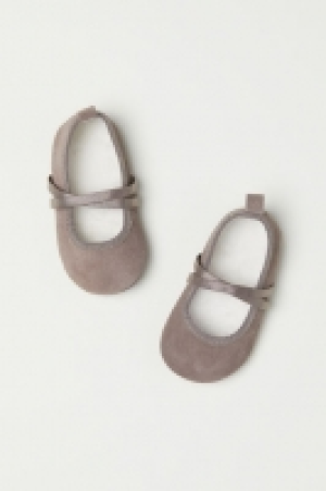  Suede slippers 9.00 €