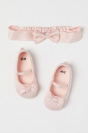  Ballet shoes and hairband 5.00 €