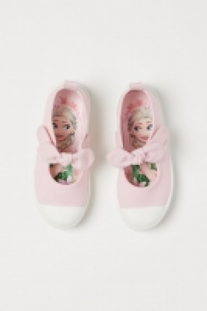  Trainers with a bow 9.00 €