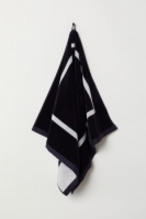  Jacquard-weave bath towel 8.00 €