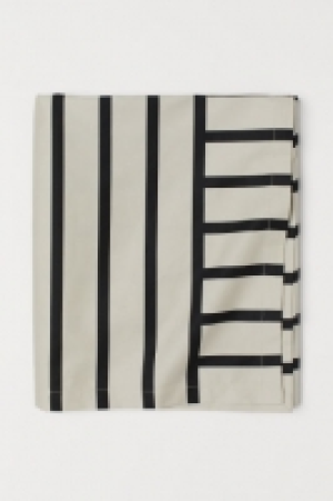  Patterned tablecloth 15.00 €