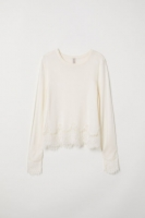  Jumper with lace details 10.00 €