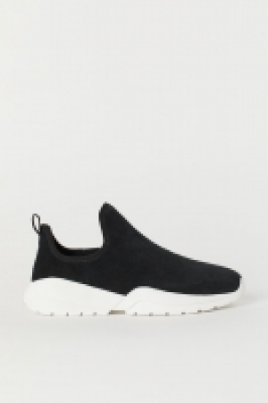  Slip-on trainers 25.00 €