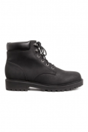  Pile-lined boots 22.00 €