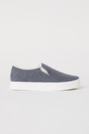  Warm-lined slip-on trainers 18.00 €