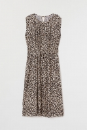  Pleated dress 18.00 €