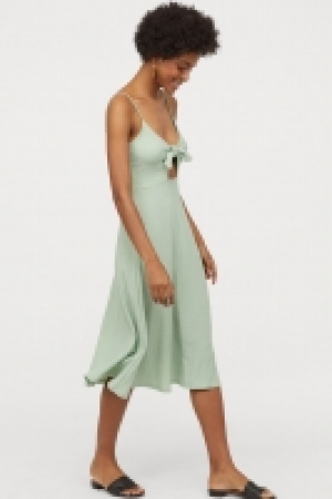  Cut-out dress 18.00 €