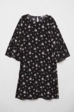  MAMA Patterned dress 13.00 €
