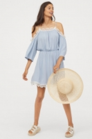  Cold shoulder dress 17.00 €