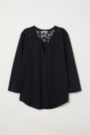  Jersey top with a lace yoke 5.00 €
