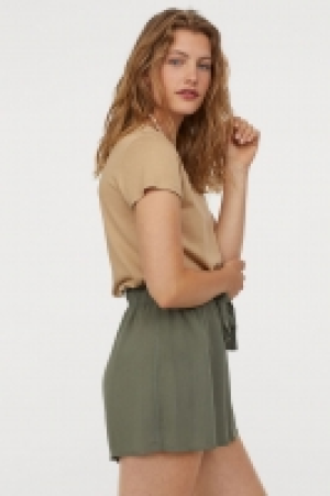  Shorts with ties 3.00 €