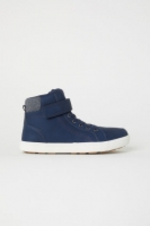  Hi-top trainers 16.00 €
