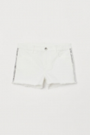  Generous Fit Shorts 6.00 €