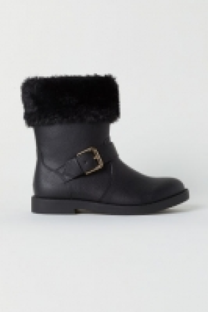  Pile-lined boots 12.00 €