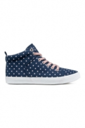  Hi-top trainers 7.00 €
