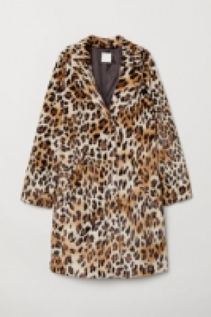  Faux fur coat 34.99 €