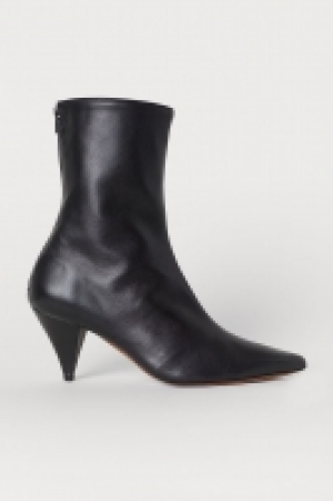  Leather ankle boots 69.99 €