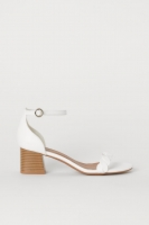  Sandals 12.99 €
