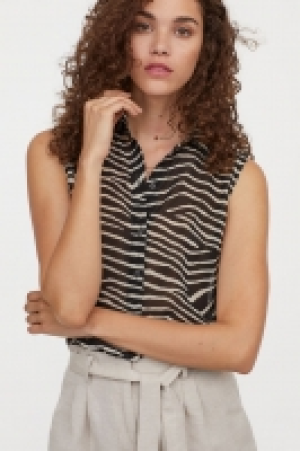 Sleeveless blouse 3.99 €