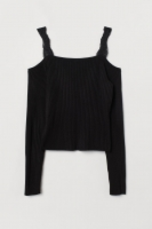  Cold shoulder jumper 8.00 €