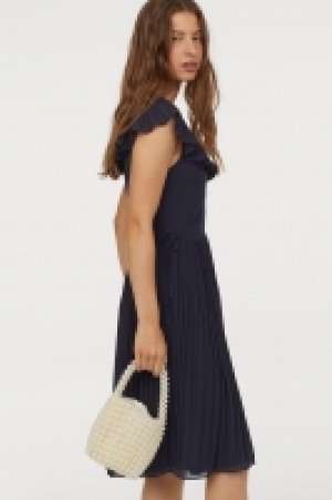  Pleated dress 29.99 €