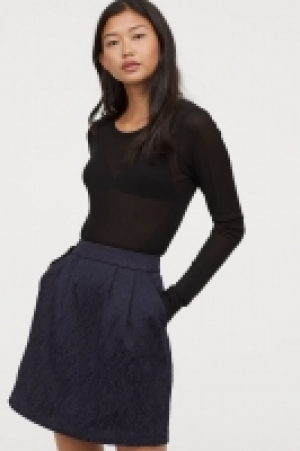  Textured-weave skirt 12.99 €