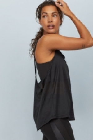  Sports top with sports bra 12.99 €