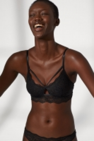  Non-wired lace bra 8.99 €