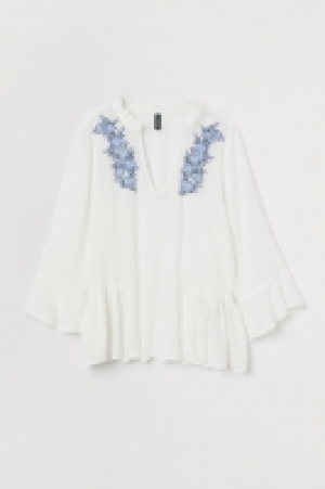  Blouse with embroidery 10.00 €