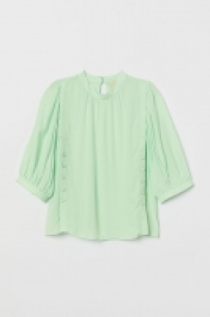  Puff-sleeved blouse 12.99 €