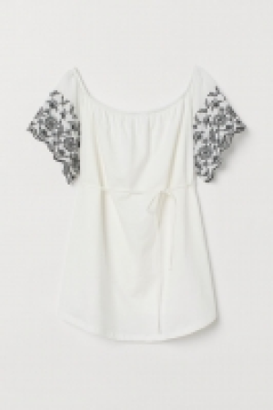  MAMA Off-the-shoulder top 8.99 €
