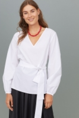 HM   Blouse with a tie belt