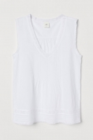  Lace-trimmed top 12.99 €