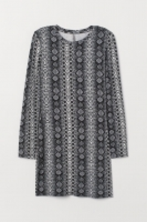  Dress with shoulder pads 10.00 €
