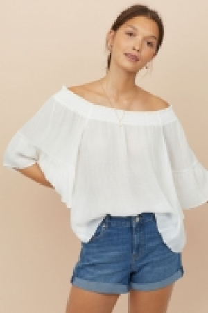  Off-the-shoulder blouse 9.99 €