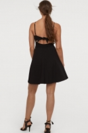 Tie-detail dress 19.99 €