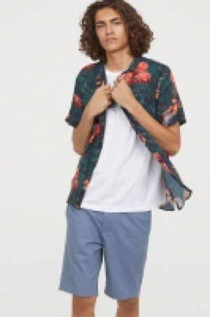  Knee-length cotton shorts 5.00 €