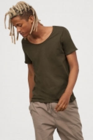  Low-necked T-shirt 3.00 €