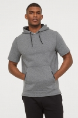  Short-sleeved hooded top 13.00 €