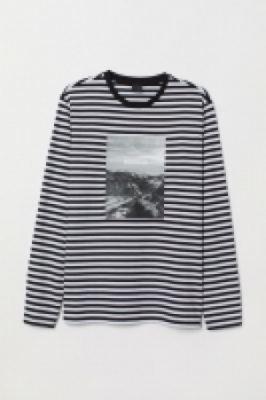  Striped top with a print motif 10.00 €