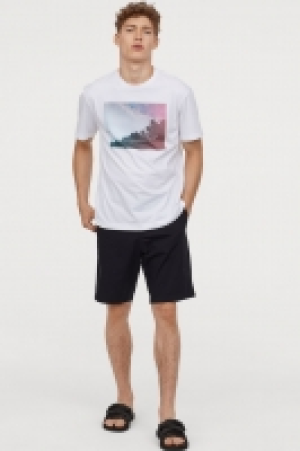  Knee-length cotton shorts 4.00 €