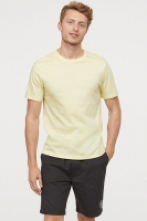  Knee-length cotton shorts 10.00 €