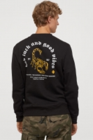  Sweatshirt with a motif 12.00 €