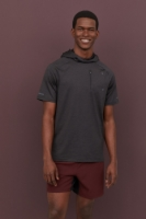  Short-sleeved sports top 13.00 €
