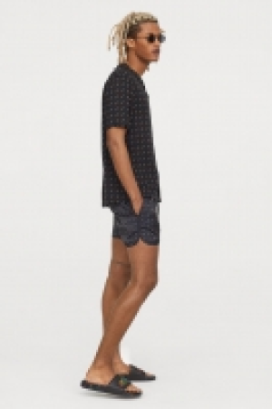  Patterned shorts 9.00 €