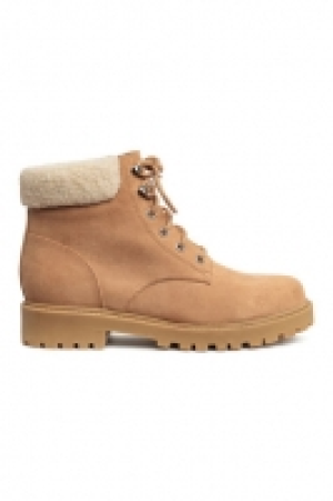  Pile-lined boots 18.00 €