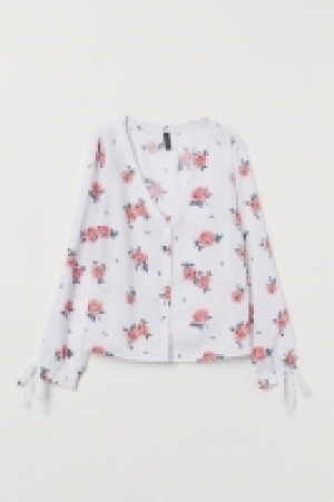  Blouse with buttons 6.00 €