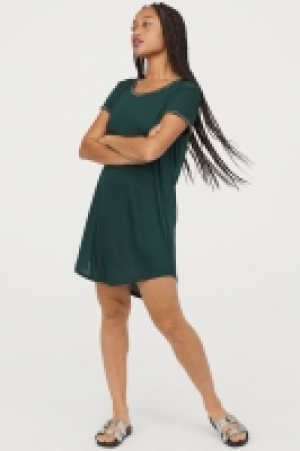  T-shirt dress with studs 15.00 €